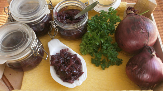 Jak karamelizovat cibuli? Podle videonávodu uděláte z obyčejné cibule delikatesu