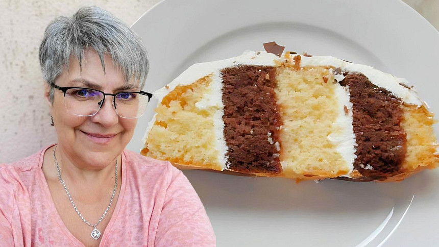 Metrové řezy patří mezi retro moučníky. Jsou známé svou dvoubarevnou mozaikou