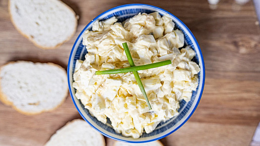 Vajíčkový salát podle ČSN: Poradíme, jak spotřebovat vařená vejce chutně a efektivně