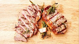 Které hovězí maso je nejlepší na steaky? Na kvalitě masa se nevyplatí šetřit