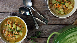 15 receptů na zeleninové polévky: Dodejte tělu po zimě chybějící energii a sílu