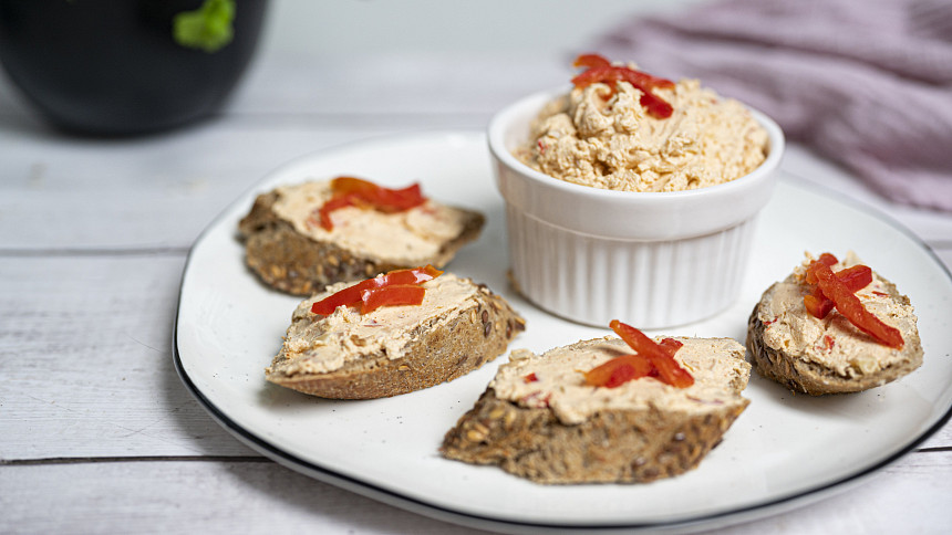 Budapešťská pomazánka: Připravte tuto retro klasiku s kapií podle videonávodu