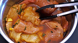 Tajemství nejlepší marinády: Kořeněná omáčka je skvělá i na maso a zeleninu