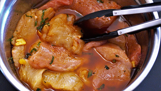 Tajemství nejlepší marinády: Kořeněná omáčka je skvělá i na maso a zeleninu