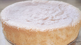 Jak na vysoký a nadýchaný piškot, který se nepropadne? Úspěch začíná už v míse