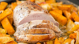 Proč krájet maso proti vláknu? Naučte se mu zachovat nejlepší šťavnatost a jemnost