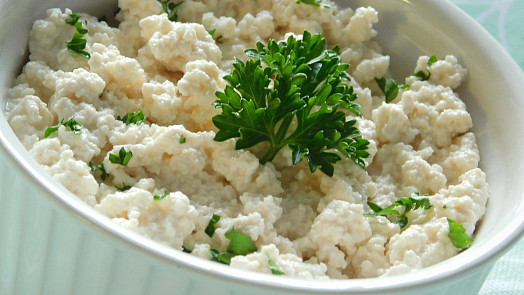 Domácí cottage je rychle hotový a báječně chutná. Ohromte rodinu vlastním sýrem