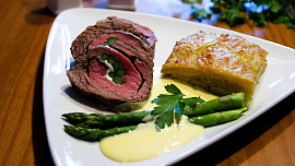 Jak udělat rychlou holandskou omáčku? Jednoduchou variantu zvládnou i začátečníci