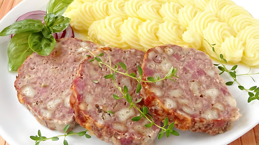 Čím zahustit sekanou? Tyhle vychytávky pomohou udělat z mletého masa báječnou lahůdku