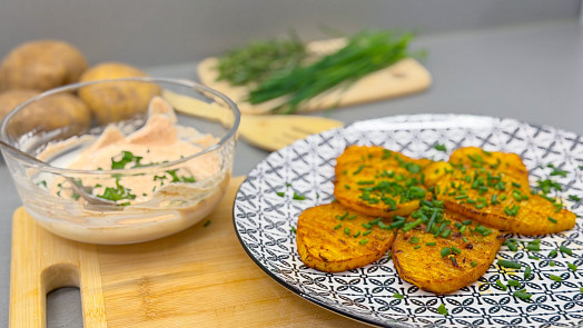 Křupavé ozdobné brambory budou v horkovzdušné fritéze hotové hned. Videonávod pomůže