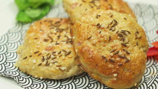 Zelné placky z kynutého těsta nám připomínají staré dobré časy a pohodu u babičky