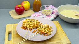 Jablka v županu v moderním vaflovém kabátku. Tuto dobrotu vás naučí videonávod