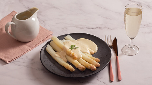 Chřest 5x jinak: Bílý nebo zelený? Bleskové a křupavé recepty, kde vítězí oba