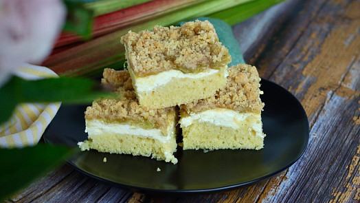 Tvarohový koláč s rebarborou: Dokonalé a svěží spojení chutná neodolatelně