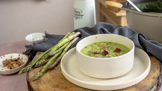 Chřestová krémová polévka: Ukrývá v sobě tajemství skrytého mládí a báječnou chuť