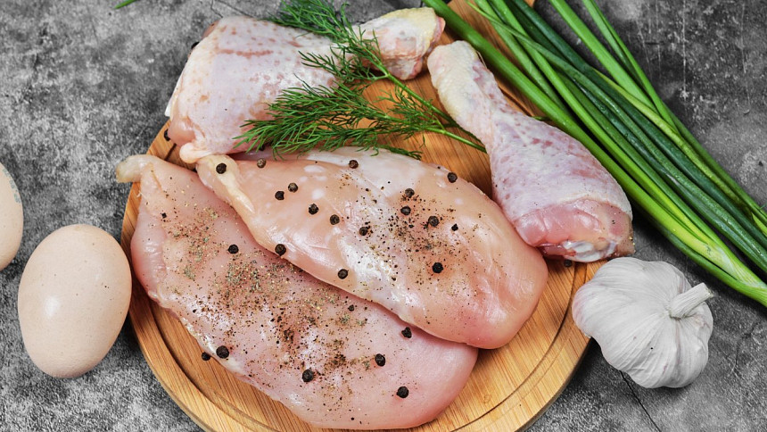 Jak vybrat drůbeží maso: Víte, které části patří do polévky a které na pečení?
