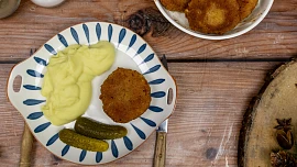 Znáte tajný trik pro obalování holandských řízků? Výsledek bude jak od profesionála