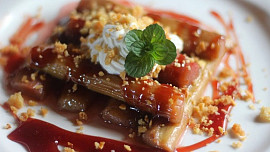 20 pochoutek s rebarborou: Tuto zeleninu využijete do koláčů, omáček i k masu