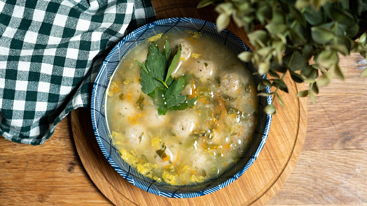 Milionová polévka našich babiček je vydatná, rychlá a snadná. Recept je k nezaplacení