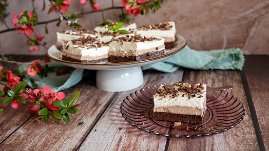 Řez caffé latte: Dopřejte si i vy luxusní kávový dezert. Podle videa se jistě povede