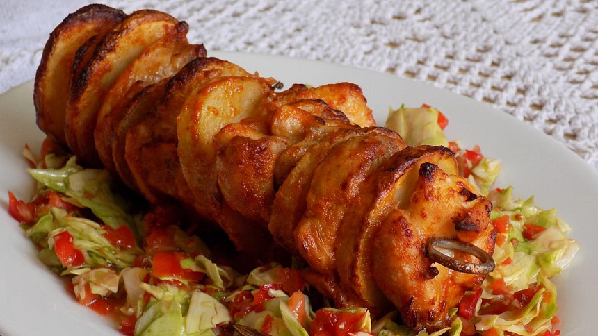 Bramborovo-kuřecí špízy z horkovzdušné fritézy vám nedají spát. Tohle musíte zkusit