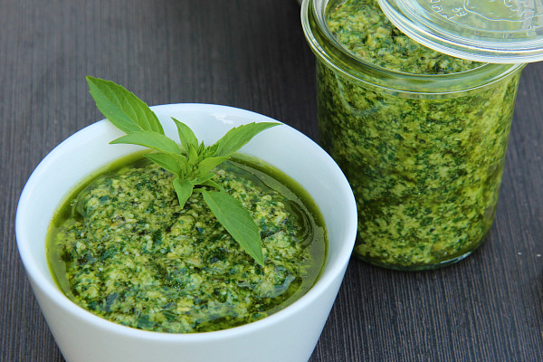 Bazalkové pesto