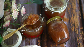 Rebarborová marmeláda se zázvorem a mátou: Vyzkoušejte oblíbený a osvědčený recept