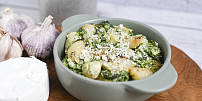 Blesková večeře pro celou rodinu: Upečte gnocchi se třemi druhy sýra a špenátem