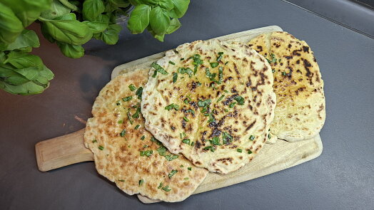 Jogurtový flatbread z pánve: Rychlá příloha, kterou zvládnete jen za pár minut