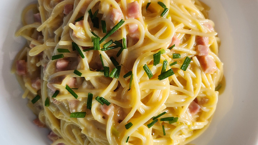 Autentické špagety Carbonara: Zkuste italský recept a krémovou omáčku jen ze žloutků