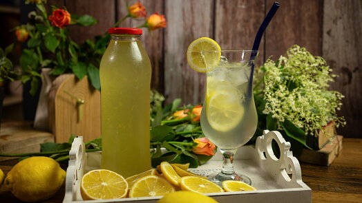 Ochutnejte rychlý sirup z květů černého bezu: Ideální osvěžení do letních dnů