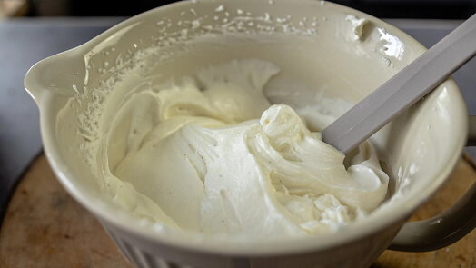 Bojíte se přípravy dortových krémů? Ten z mascarpone připravíte během 5 minut