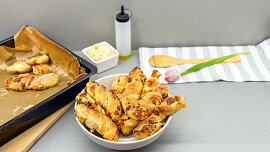 Neokoukané pohoštění pro návštěvu: Tyhle kynuté sýrové twisty si zamiluje každý