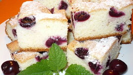 Nadýchaná bublanina s jakýmkoliv ovocem: Objevte zapomenutý recept z babiččina šuplíku