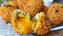 Domácí bramborové krokety s rozteklým čedarem uvnitř: Křupavá kůrka i vláčný střed