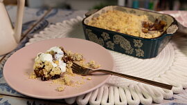 Upečte crumble s letním ovocem: Bleskový moučník bez zbytečného stání v kuchyni