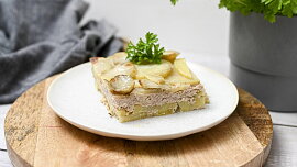 Zapečené brambory s mletým masem a smetanou: Oběd, který zvládne i začátečník