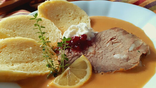 Jak pozvednout chuť svíčkové omáčky? Karamelový nádech získá díky jediné surovině