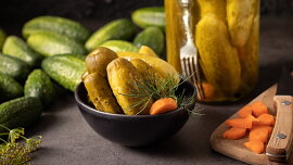 Co nesmí chybět v nálevu na okurky? Pro znojemské zvolte tyto konkrétní ingredience