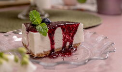 Nepečený cheesecake s borůvkami: Video poradí, jak na dezert s ovocnou omáčkou