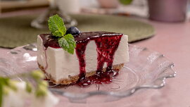 Nepečený cheesecake s borůvkami: Video poradí, jak na dezert s ovocnou omáčkou