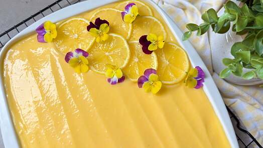 Svěží tiramisu s domácím lemon curdem a mascarpone krémem je ideálním letním dezertem