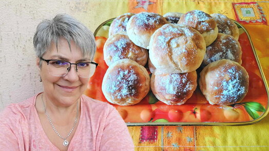 Jablečné bochánky z kynutého těsta. Na babiččin rodinný recept nelze zapomenout