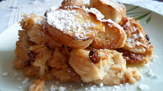 Žemlovka jako od babičky šetří rodinný rozpočet. Hodí se starší rohlíky i padaná jablka