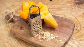 Pichlavá strana struhadla není zbytečná: Hodí se na parmezán, koření i citrusy