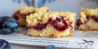 Rychlý švestkový koláč s máslovou drobenkou: Hrnkový recept bez zdlouhavého vážení