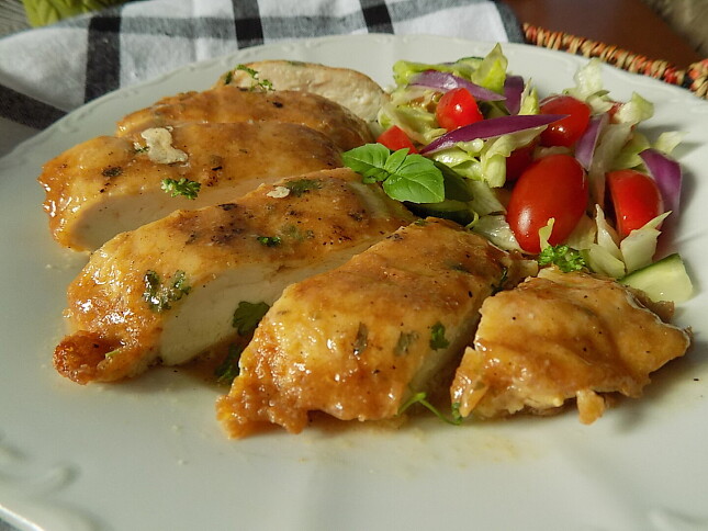 Kuřecí prsa snadno proměníte ve sváteční menu i rychlou večeři. 35 receptů, které si zamilujete