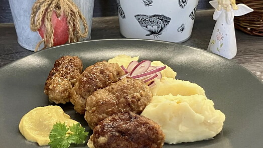 Čevapčiči podle starých kuchařek: Recept na poctivé masové šištičky z mletého masa