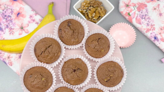 Přezrálé banány nevyhazujte. Upečte z nich muffiny s čokoládou ala banana bread