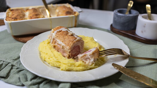 Kuře pod šlehačkovou peřinkou: Legendární recept od Pravoše, ze kterého budete nadšení